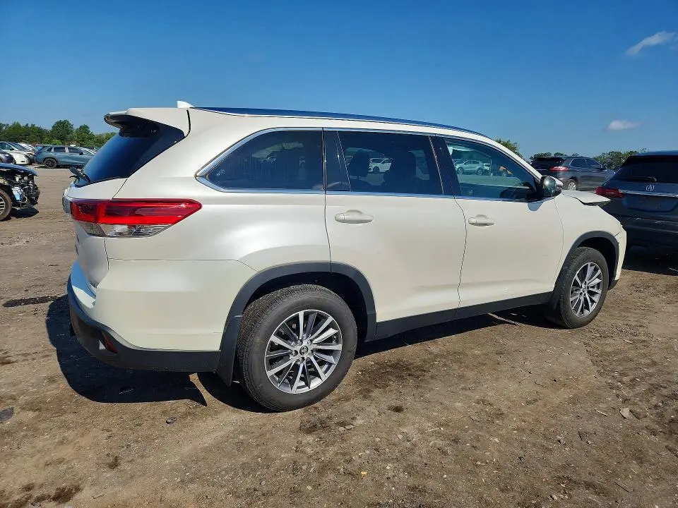 2019 TOYOTA HIGHLANDER XLE  