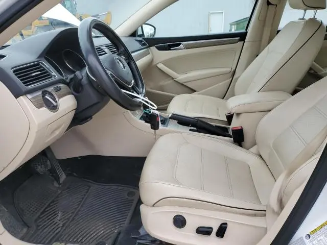 2017 VOLKSWAGEN PASSAT SE  