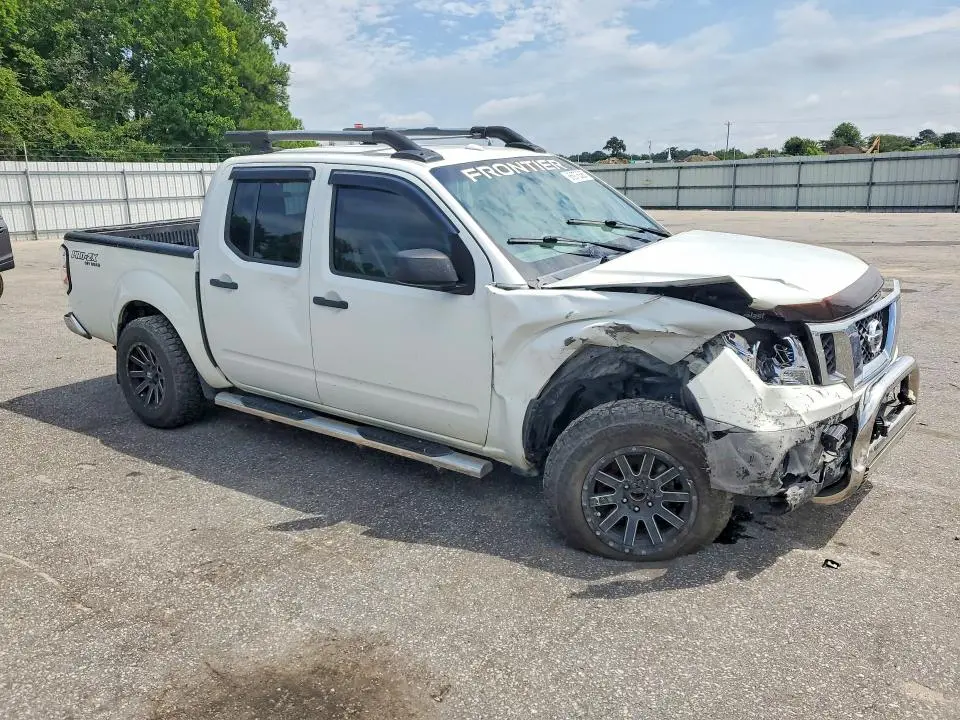 2014 NISSAN FRONTIER S  
