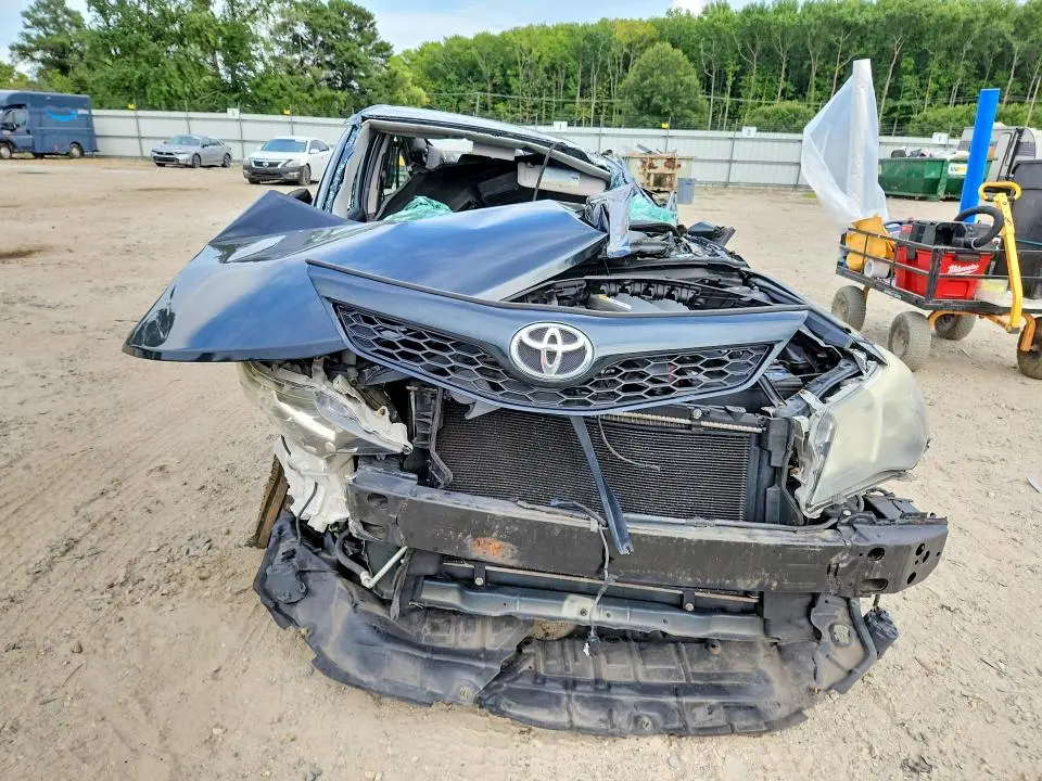 2014 TOYOTA CAMRY SE  