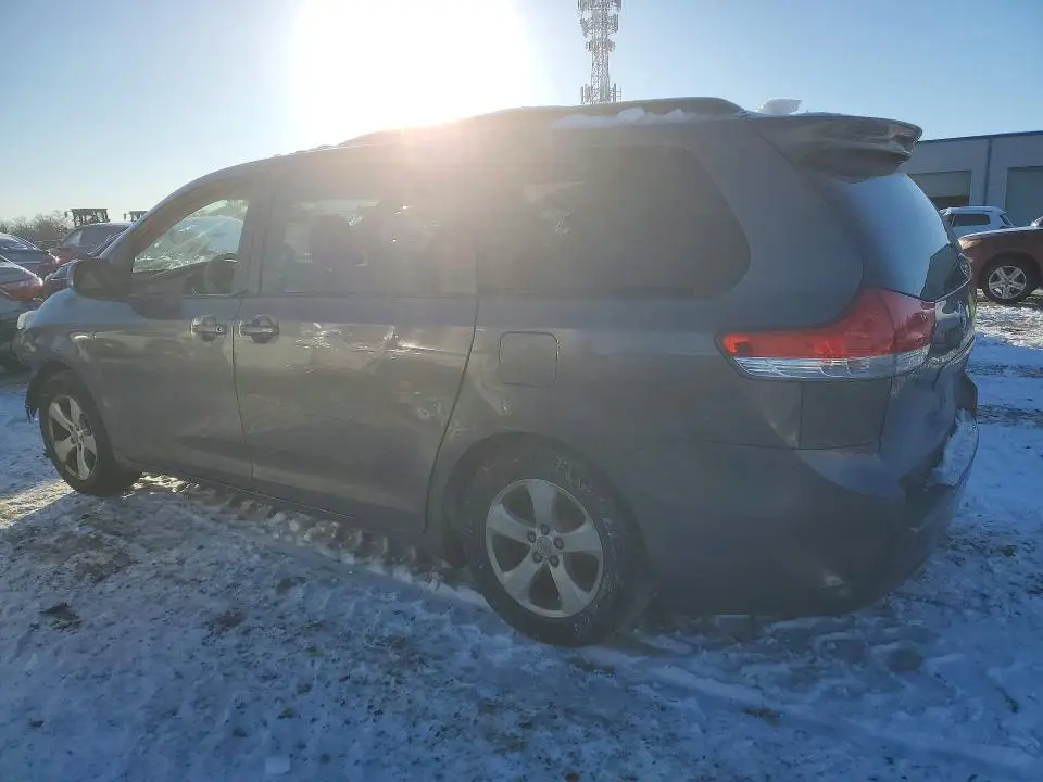 2011 TOYOTA SIENNA LE 8-PASSENGER  