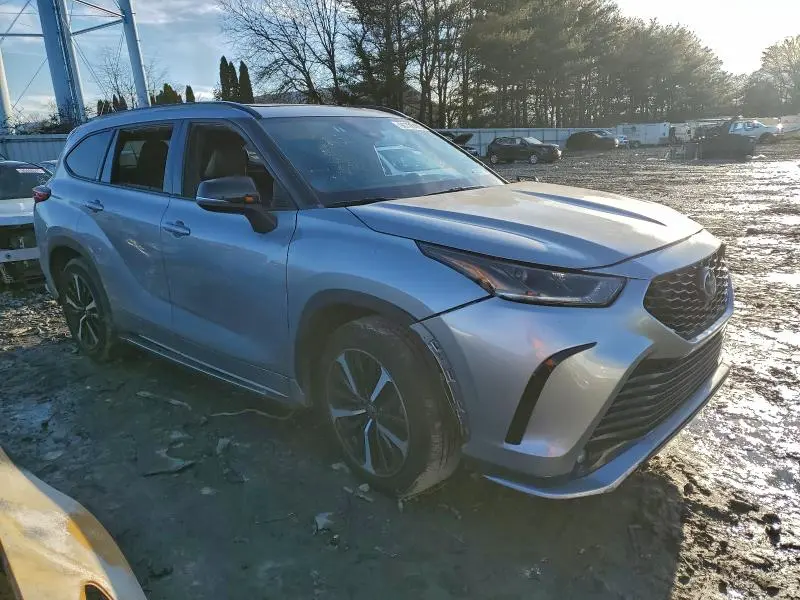 2022 TOYOTA HIGHLANDER XSE  