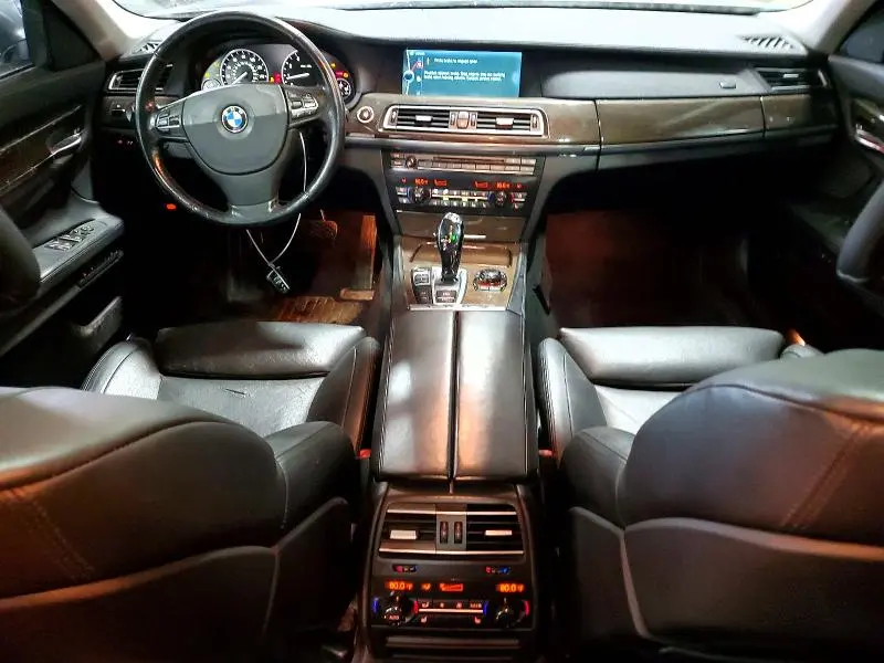 2011 BMW 750   