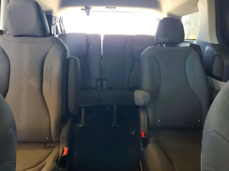 2022 KIA CARNIVAL LX  