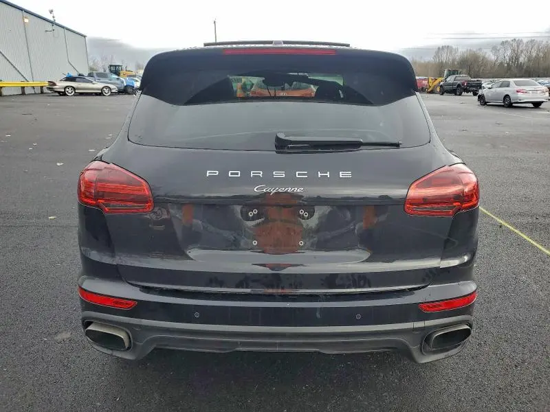 2017 PORSCHE CAYENNE   