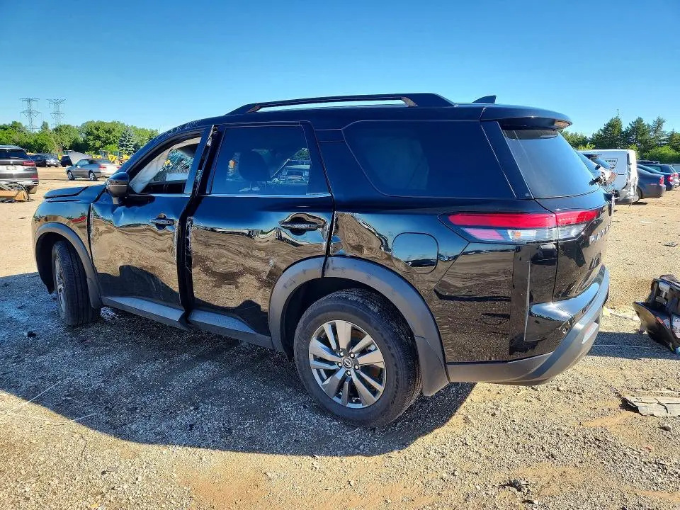 2022 NISSAN PATHFINDER SV  