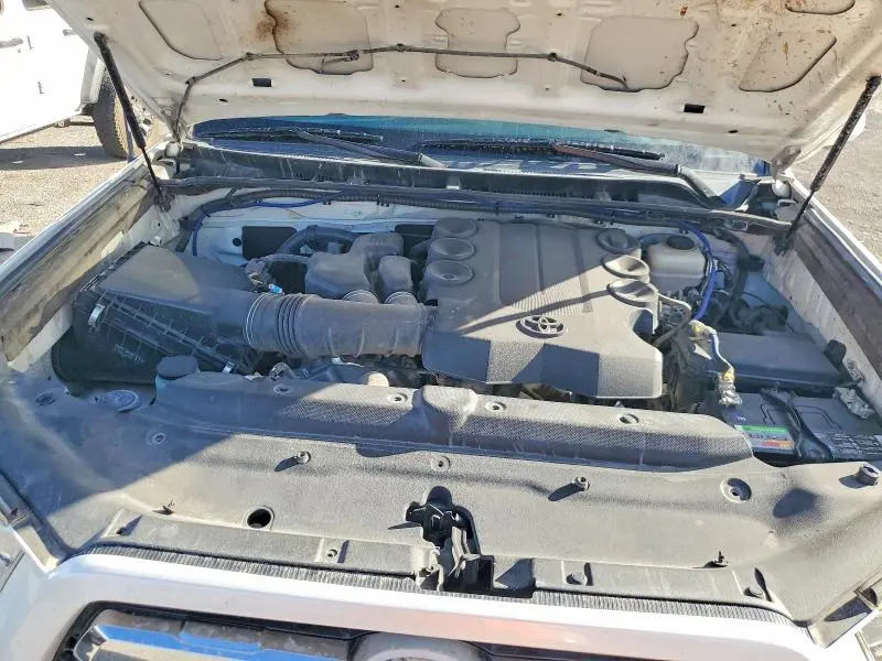 2011 TOYOTA 4RUNNER SR5  