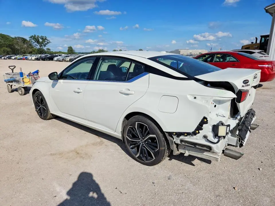 2024 NISSAN ALTIMA SR  