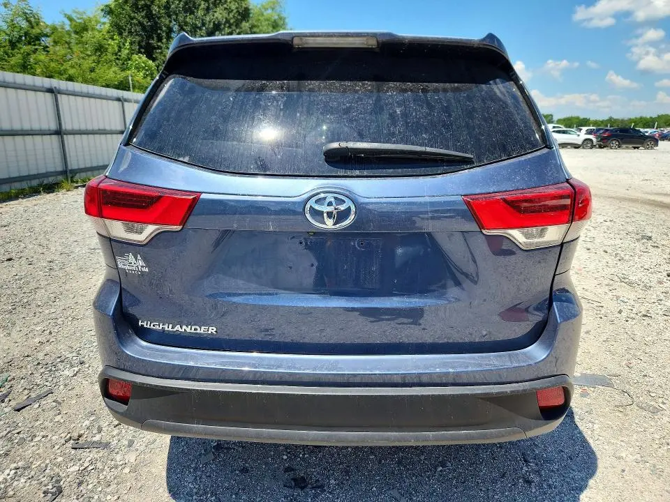 2019 TOYOTA HIGHLANDER LE  