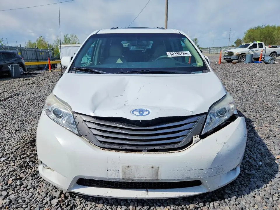 2014 TOYOTA SIENNA XLE 8-PASSENGER  