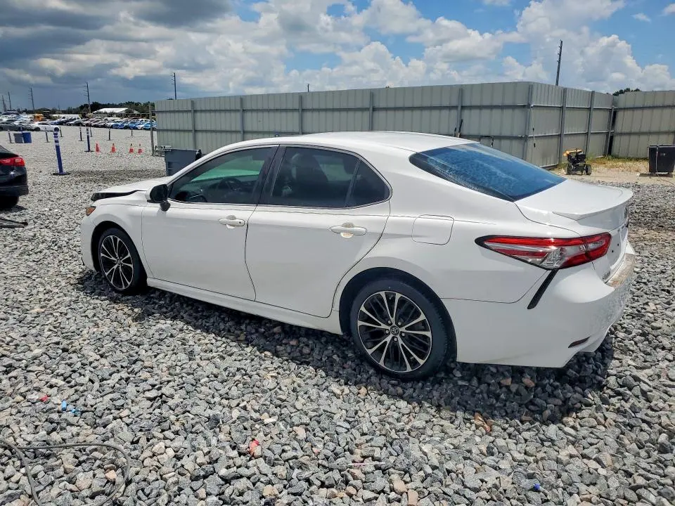 2018 TOYOTA CAMRY SE  