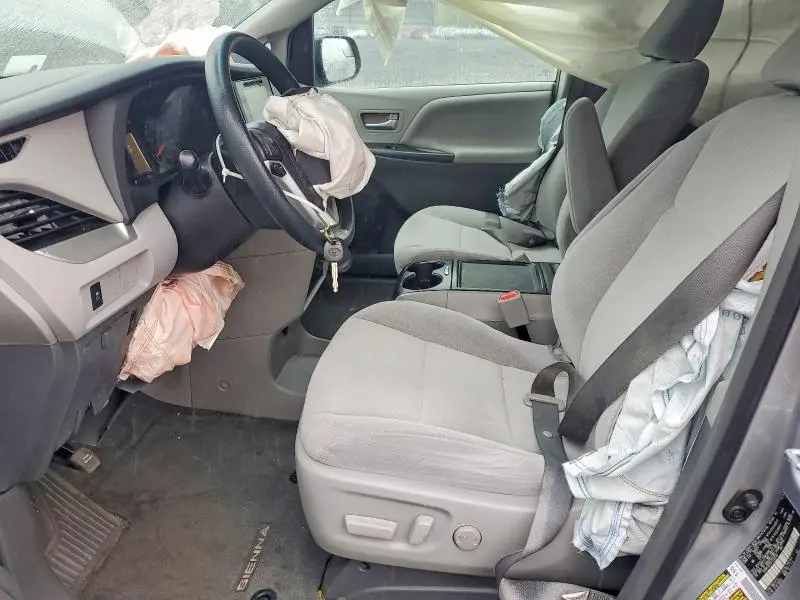2015 TOYOTA SIENNA LE  
