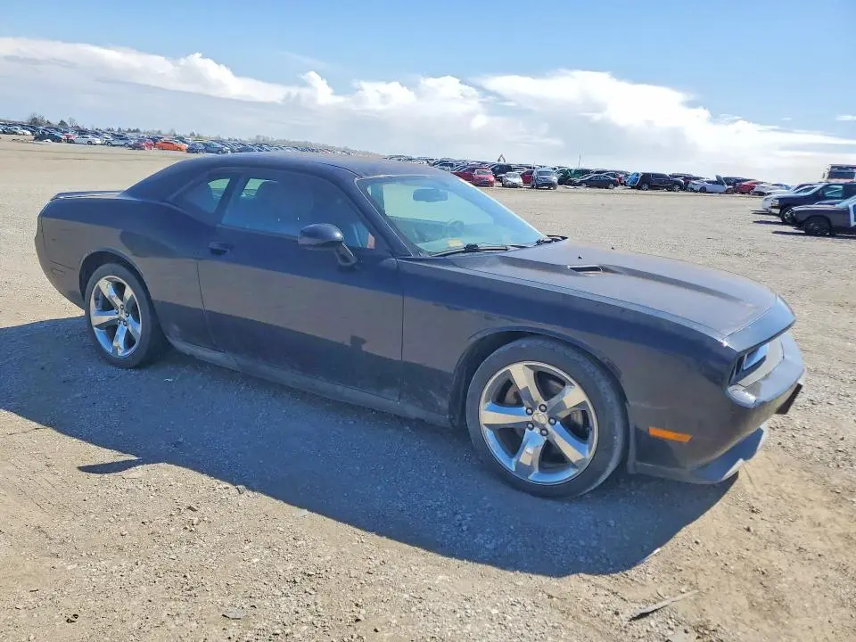 2013 DODGE CHALLENGER SXT  