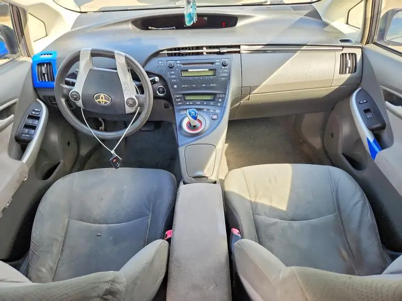 2010 TOYOTA PRIUS III  