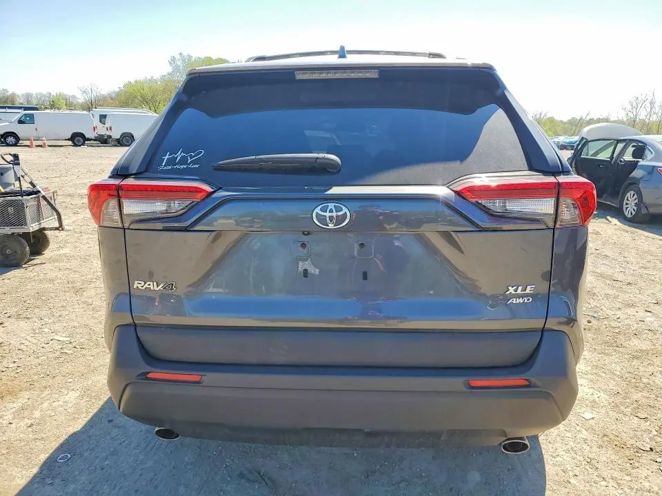 2023 TOYOTA RAV4 XLE  