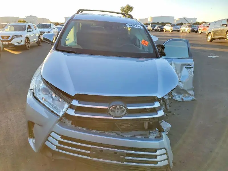 2018 TOYOTA HIGHLANDER LE  