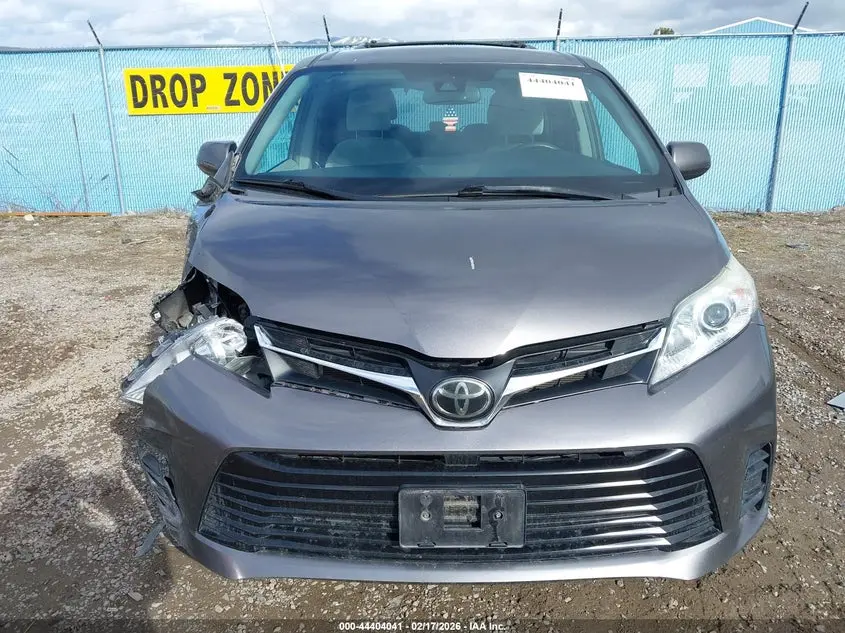 2019 TOYOTA SIENNA LE 8 PASSENGER