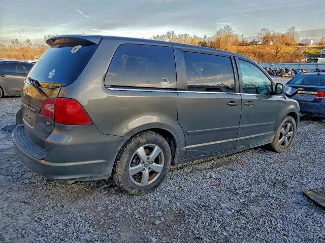 2010 VOLKSWAGEN ROUTAN SE  