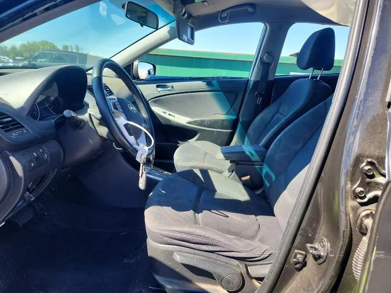 2013 HYUNDAI ACCENT SE  