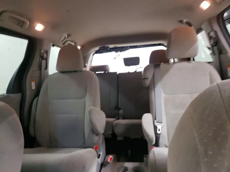 2018 TOYOTA SIENNA LE  