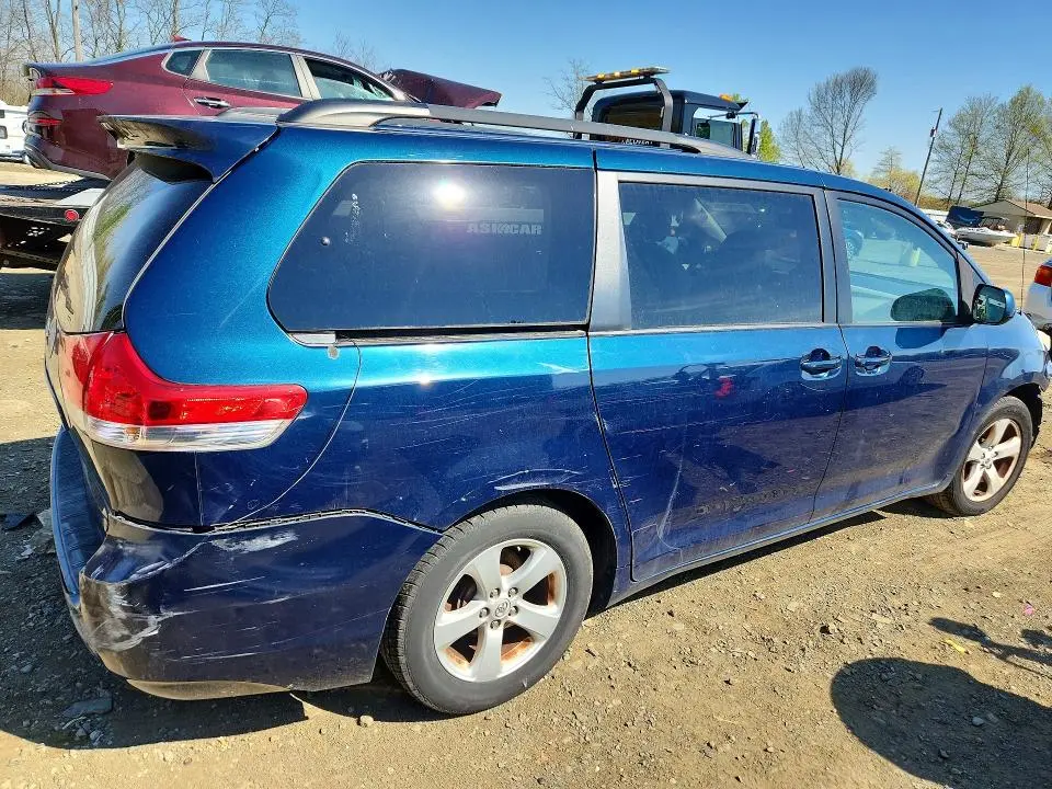 2011 TOYOTA SIENNA LE 8-PASSENGER  