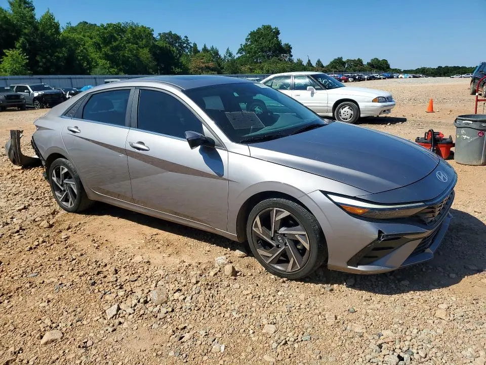 2024 HYUNDAI ELANTRA SEL  