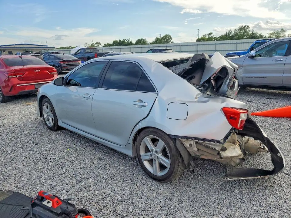 2014 TOYOTA CAMRY SE  