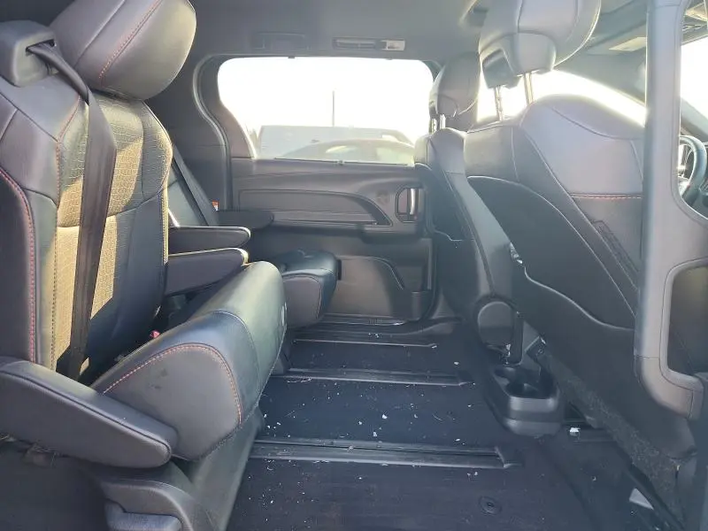 2021 TOYOTA SIENNA XSE  