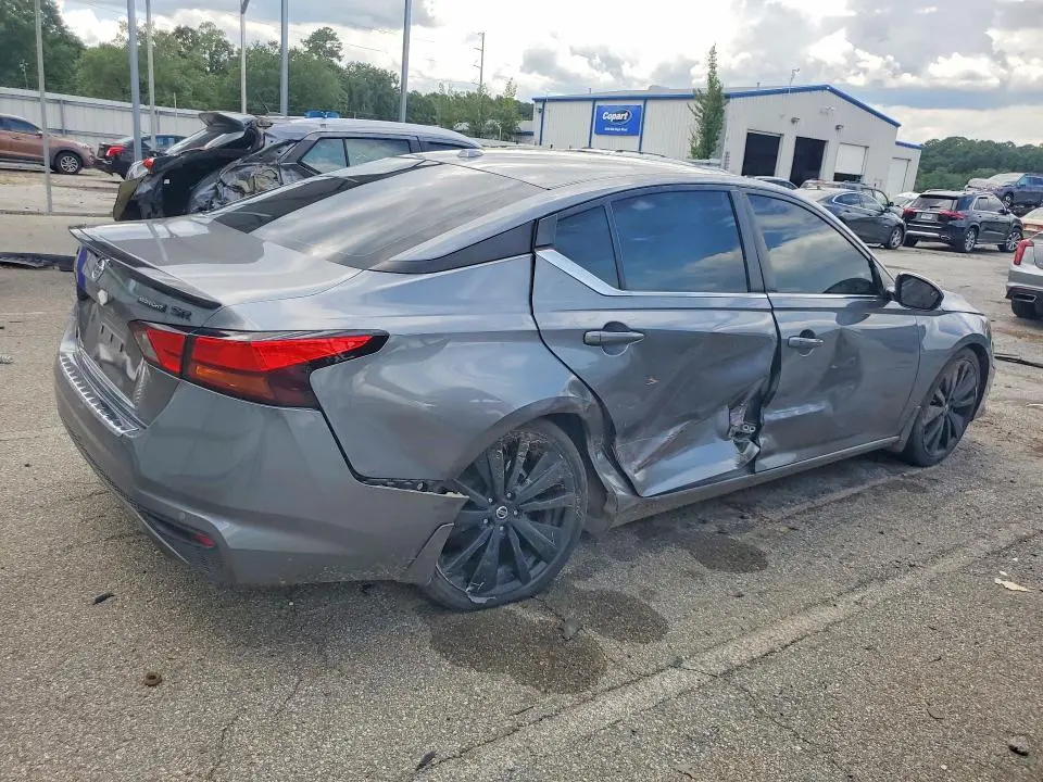 2022 NISSAN ALTIMA SR  