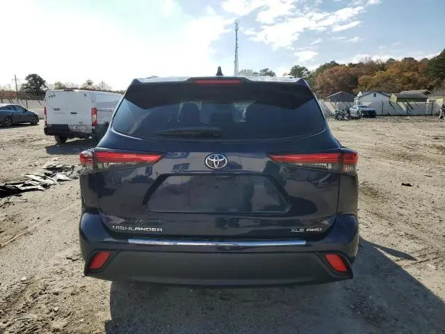 2022 TOYOTA HIGHLANDER XLE  