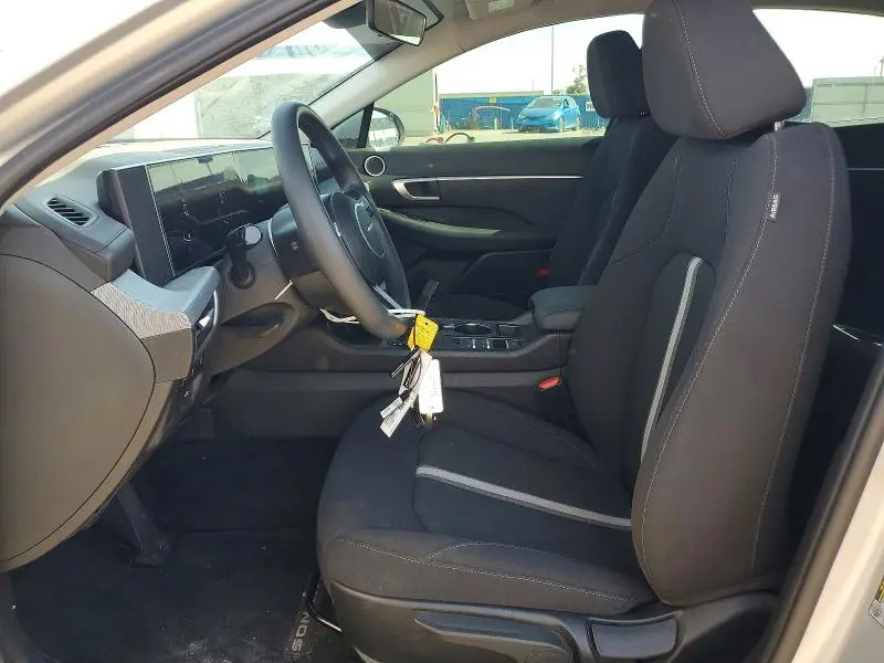 2025 HYUNDAI SONATA SE  