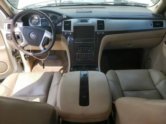 2011 CADILLAC ESCALADE EXT LUXURY  