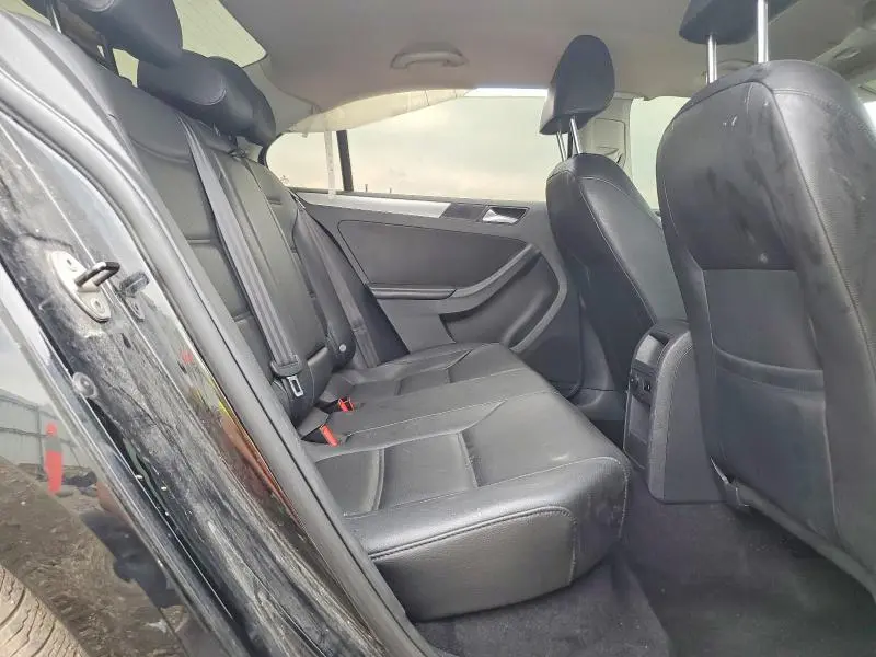 2013 VOLKSWAGEN JETTA SE  