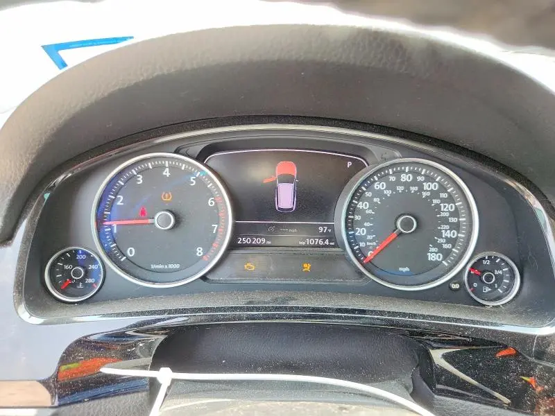 2011 VOLKSWAGEN TOUAREG V6  