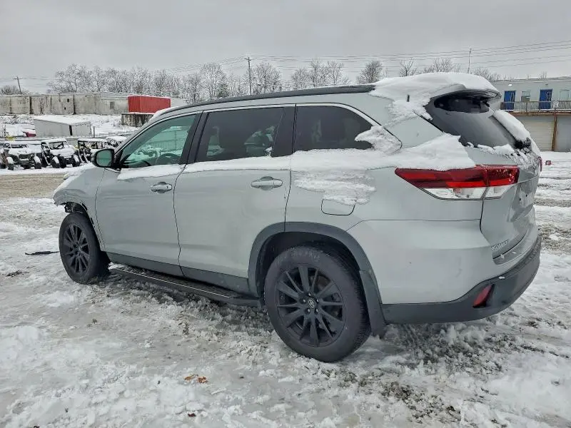 2019 TOYOTA HIGHLANDER SE  