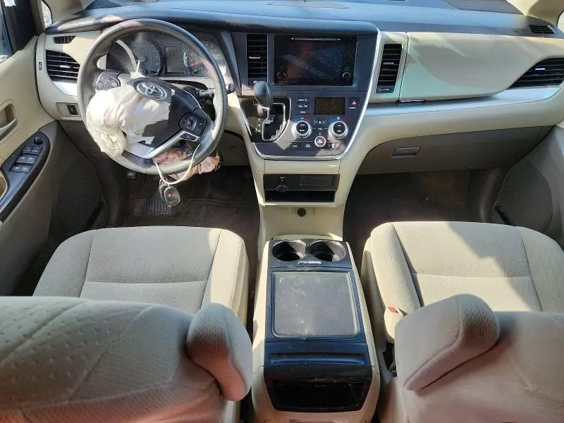 2017 TOYOTA SIENNA LE  
