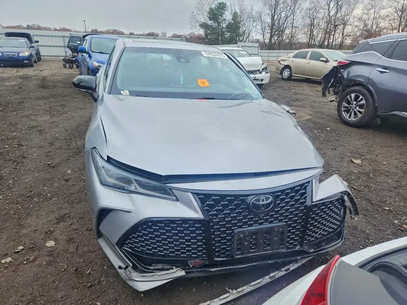 2019 TOYOTA AVALON XLE  