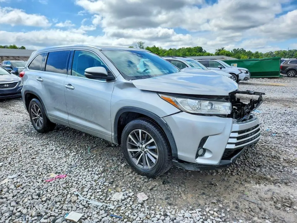 2017 TOYOTA HIGHLANDER XLE  