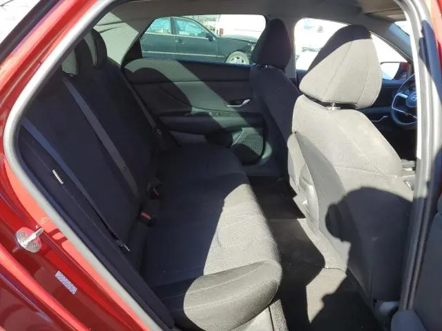 2024 HYUNDAI ELANTRA SE  