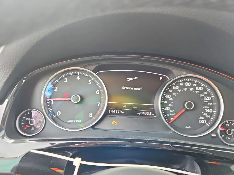 2011 VOLKSWAGEN TOUAREG V6  