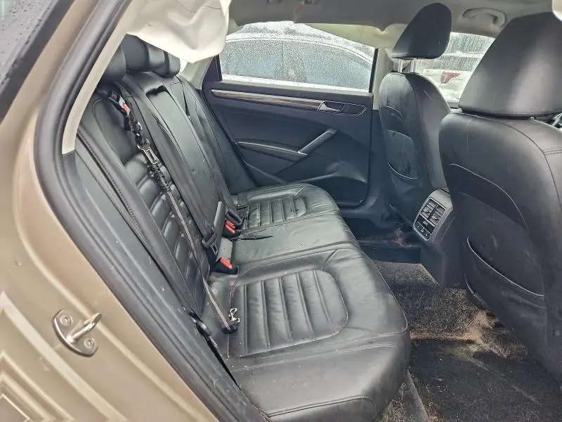 2016 VOLKSWAGEN PASSAT SEL  