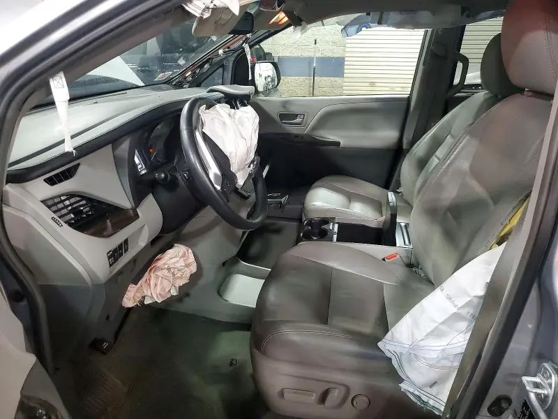 2016 TOYOTA SIENNA XLE PREMIUM 8-PASSENGER  