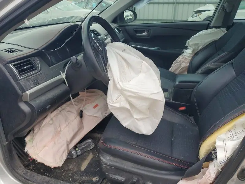 2015 TOYOTA CAMRY SE  