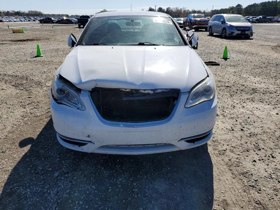 2013 CHRYSLER 200 LX  
