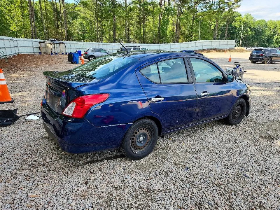 2019 NISSAN VERSA SV  