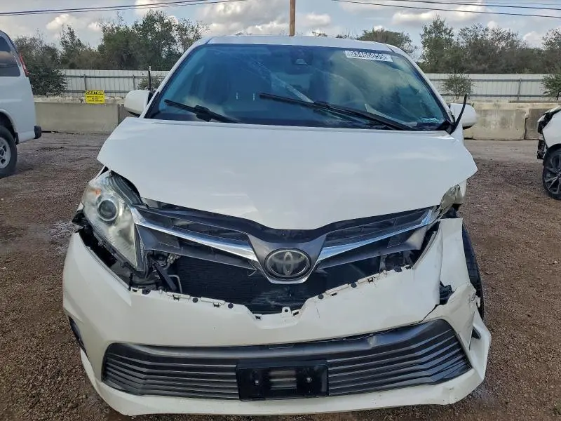 2018 TOYOTA SIENNA XLE  