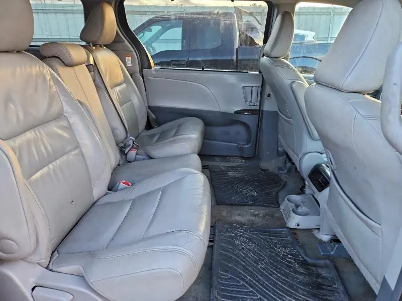 2015 TOYOTA SIENNA XLE  