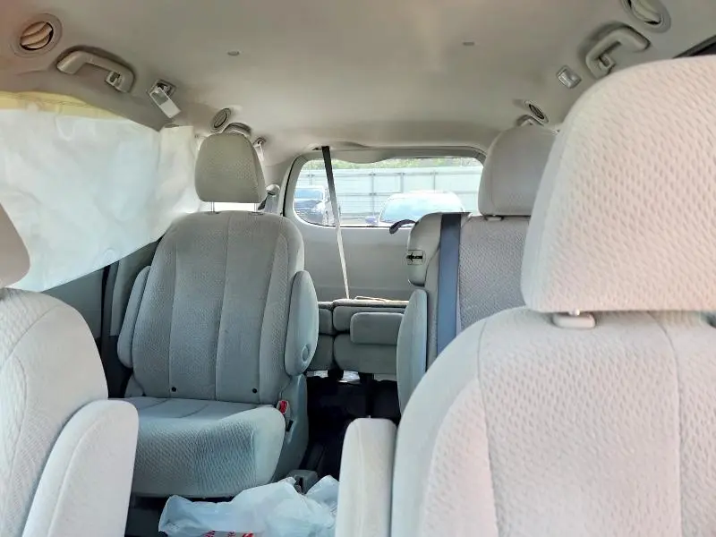 2012 TOYOTA SIENNA LE  