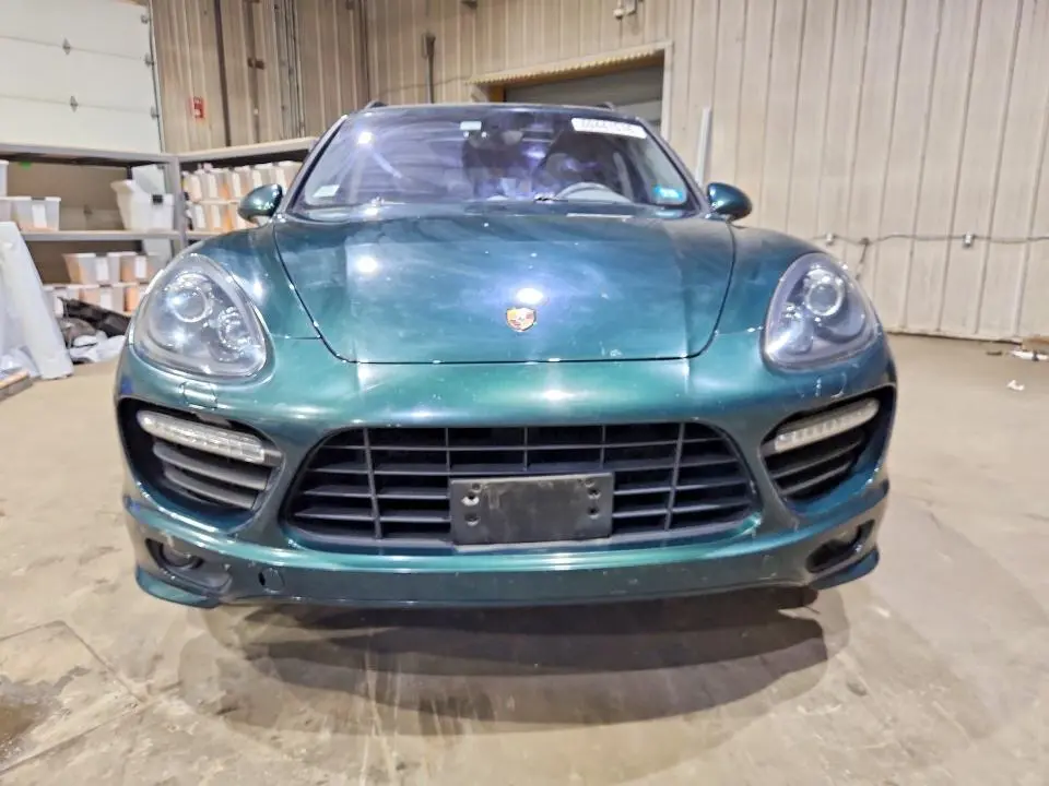 2013 PORSCHE CAYENNE GTS  