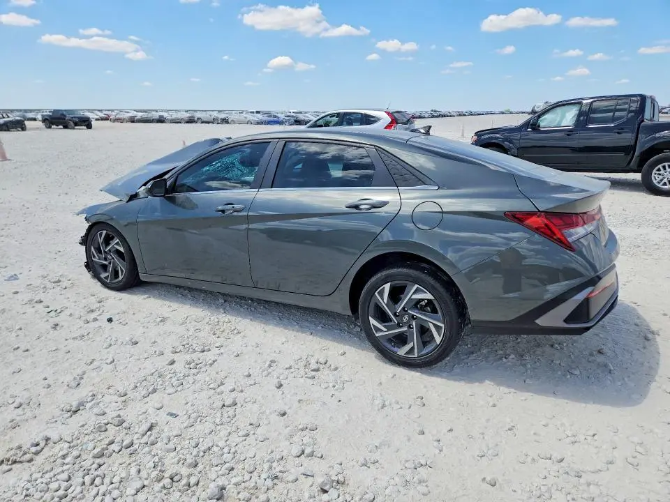 2024 HYUNDAI ELANTRA SEL  